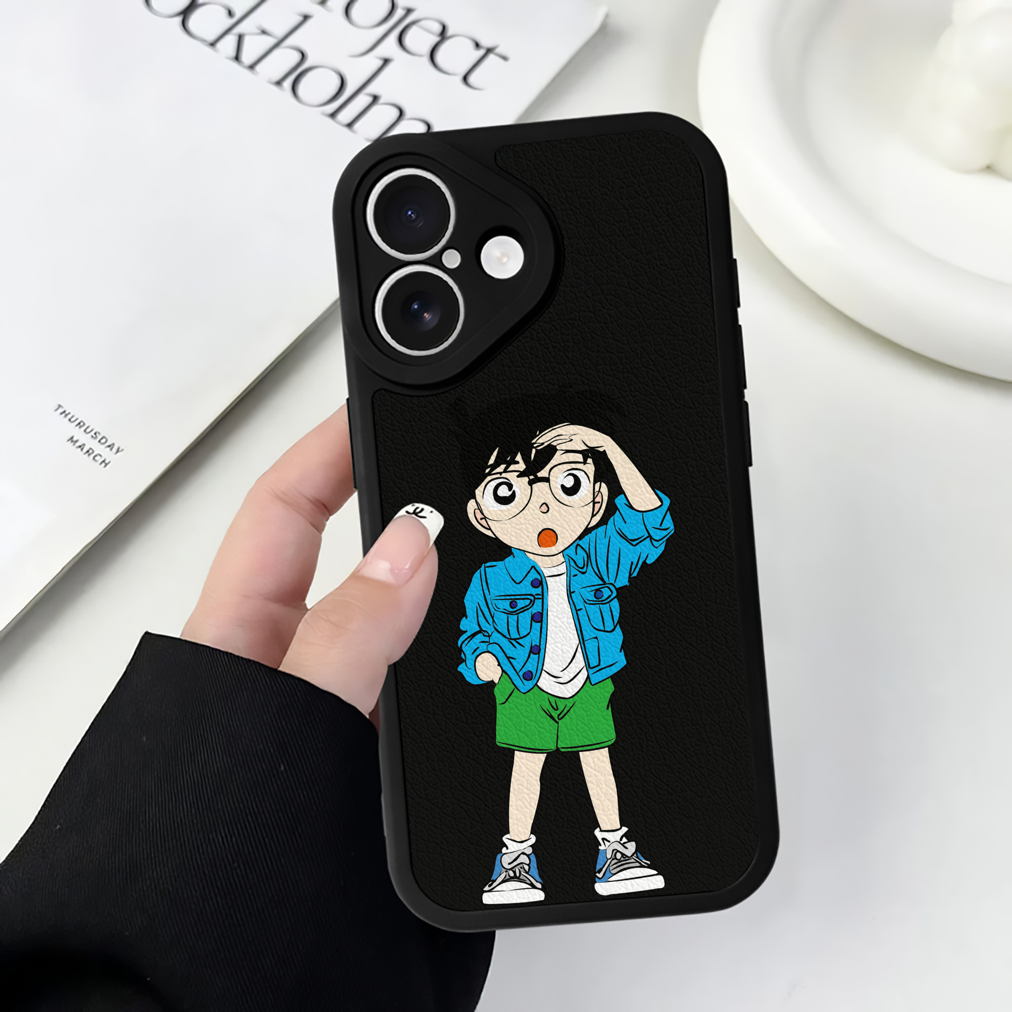 （画像用） 名探偵コナン 江戸川 コナン Detective Conan Conan Edogawa 【iPhone 16シリーズ対応】シリコンスマホケース（レザー調） 材質：シリコン